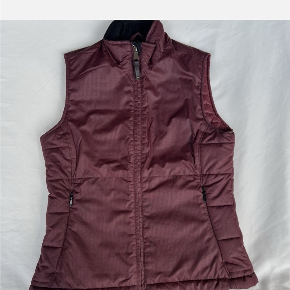 CC Filson Maroon Women's Zip Up Vest with 3 Zipped Pockets Hiking Spring